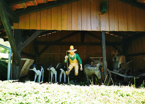 Bauer mit seinen Tieren