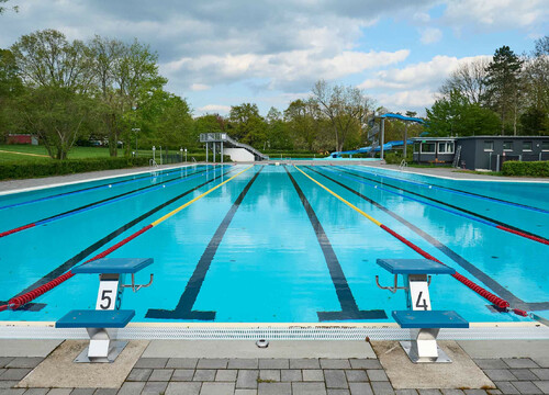 Freibad Infinity-Sportbecken (Foto: Freizeitbad Oktopus)