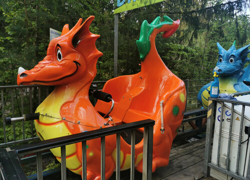 Gondeln der Drachenbahn