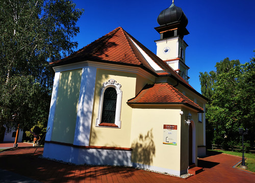 Eingang zur Kirche