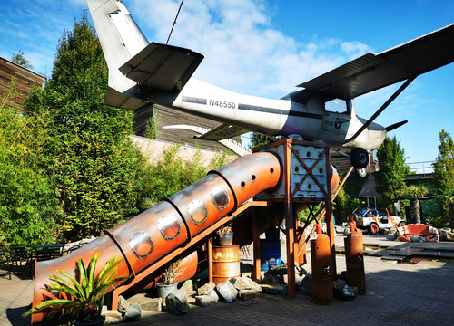 Spielplatz mit Flugzeug