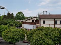 Anblick von 'hinten' links die Terrasse