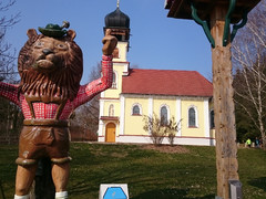 Kirche mit Parkmaskottchen Franz-Xaver