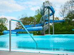 Freibad Wasserrutsche (Foto: Freizeitbad Oktopus)