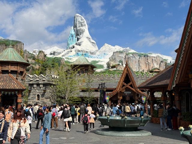 Anna and Elsa's Frozen Journey