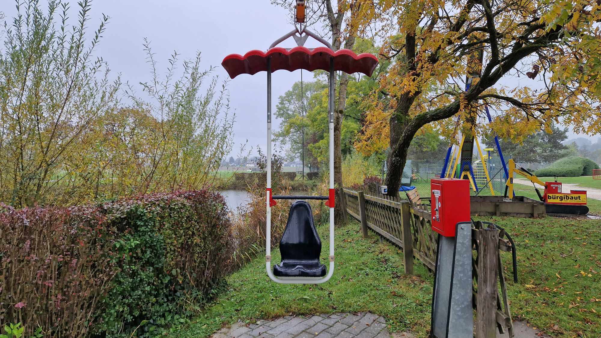 Seilbahn über Weiher