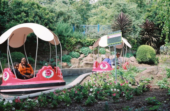 Rainbow Garden Round Boat Ride