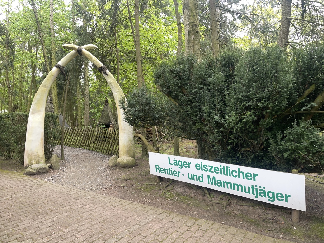 Lager eiszeitlicher Rentier- und Mammutjäger