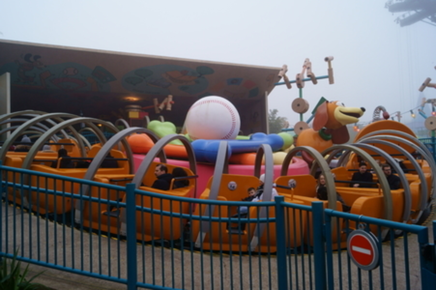 Slinky Dog Zigzag Spin