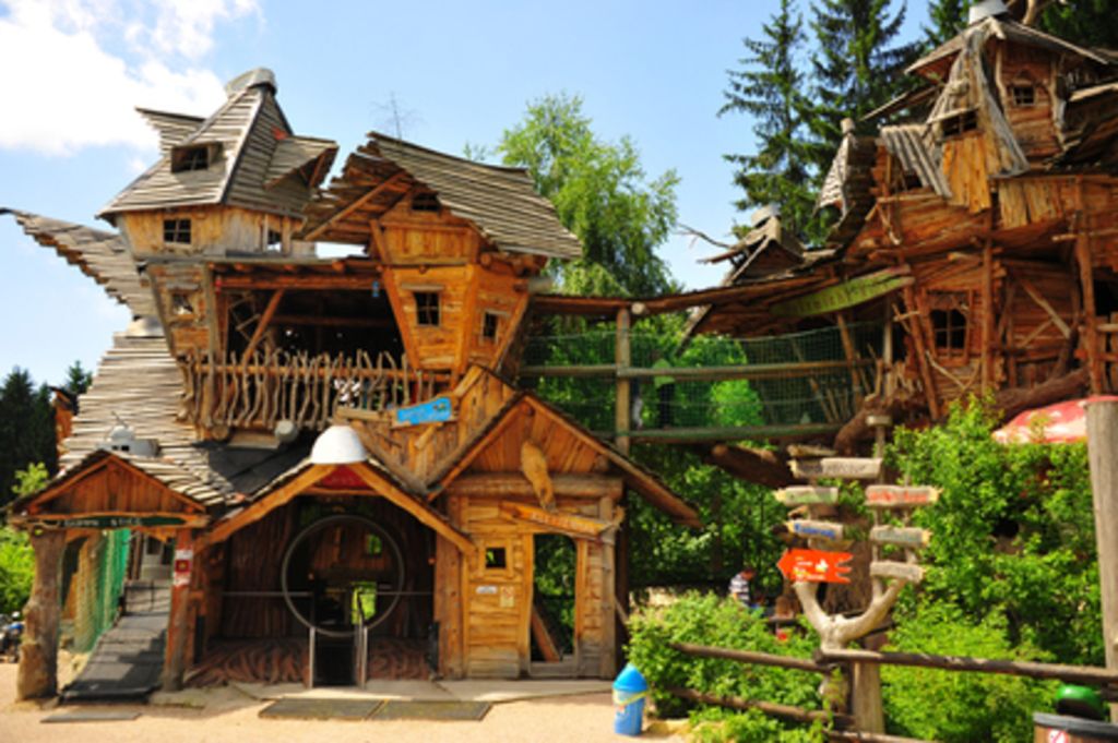 Crazy House und Holzmichl-Villa