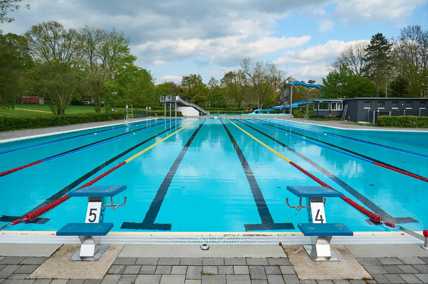 Infinity-Sportbecken Freibad